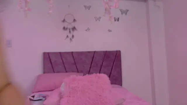 NahomyEvans webcam