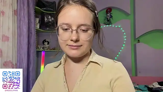 RoseLyyn webcam