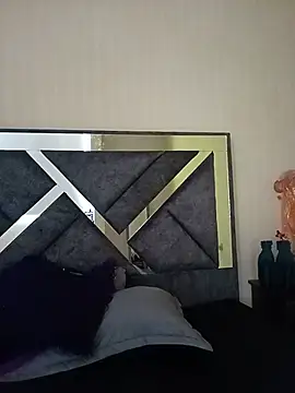 _Luna_Blooms webcam