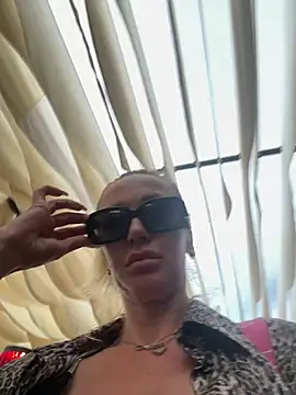 Nolly_moniika__ webcam
