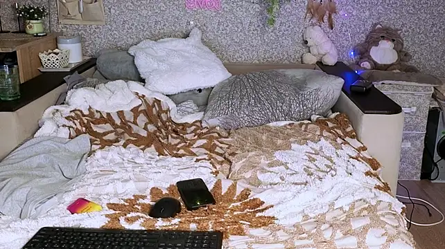 BloodyBlondiee webcam