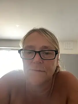 Blondnboujee53 webcam