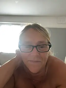 Blondnboujee53 webcam