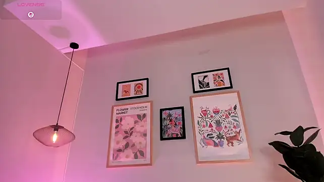 Tiffany_Low webcam