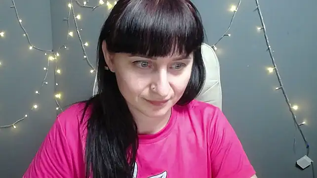 NinaFlawlees webcam
