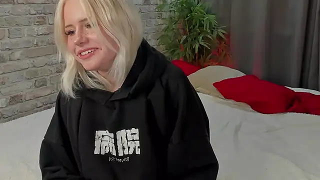 kikipeach webcam