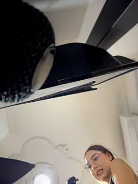 Mia_Luxor webcam