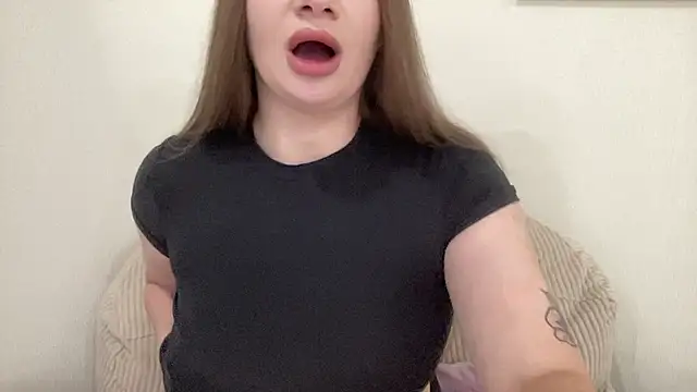 JuicyHelenX webcam
