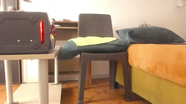 LADY-IN-BLACK webcam