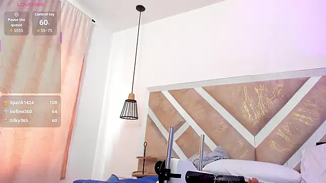ZiaCalifa webcam