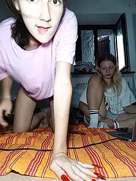 ella_maya webcam