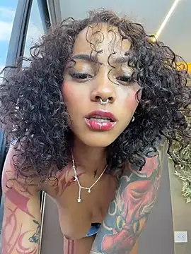 LizStorm_ webcam