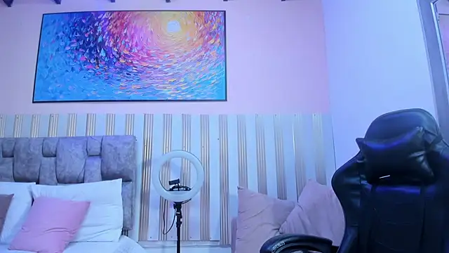 nina_glow webcam