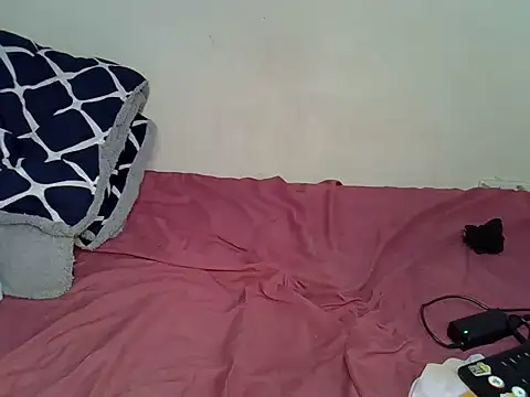 Petitepoppyy webcam