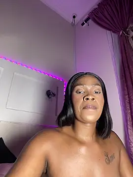 LuciousLips96 live webcam