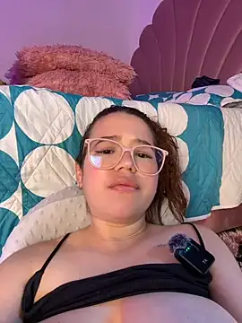 Lucyklein2022 live cam on StripChat