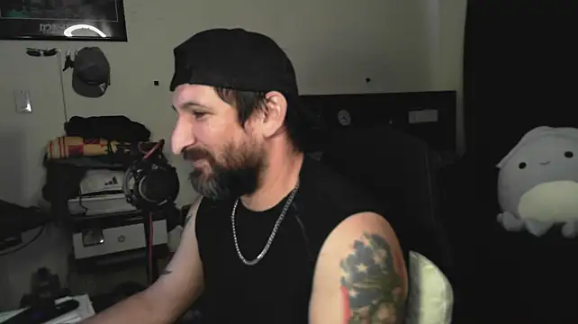 DevilPup75_ live cam on StripChat