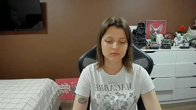 SoniNesti live cam on StripChat