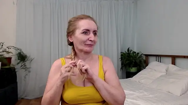 MilaWantFunXXX webcam
