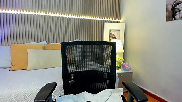Victoria_Rosee webcam