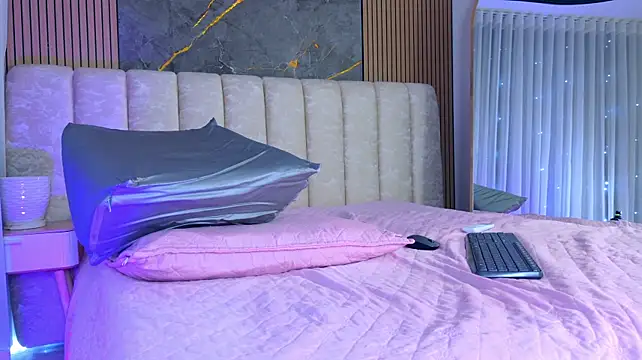 mia_scot webcam