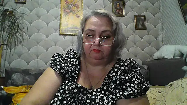 MarinaFarina53 live cam on StripChat