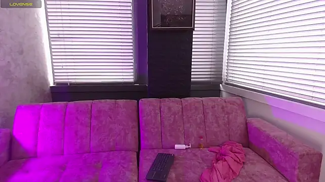 aurora_petitee webcam