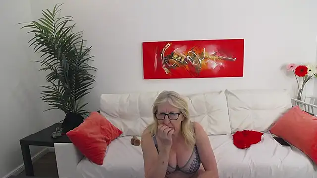 YourBustyBarbara webcam