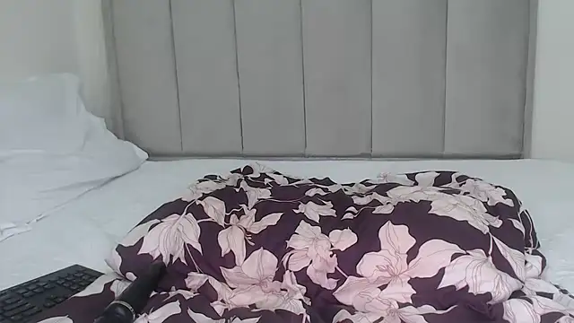 Bella_2025 webcam