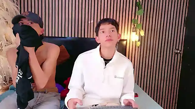 heyy_noah11 webcam