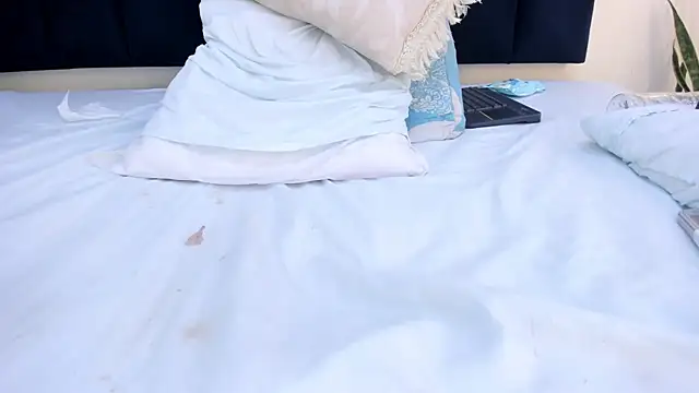 mayaevansmg webcam