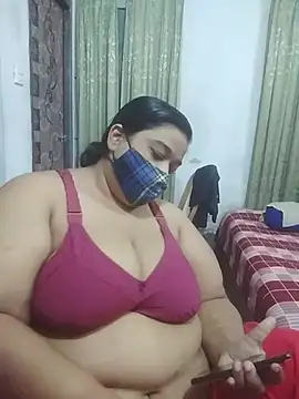 momo_loves webcam