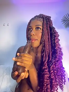 LucianaM_13 webcam