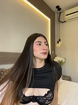 evelyn_hills webcam