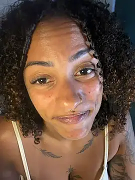 SweetPetiteNoir webcam