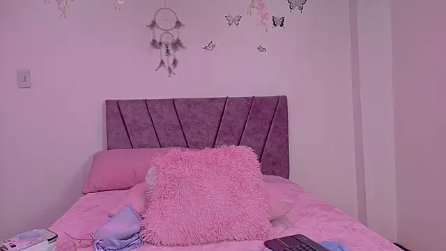 NahomyEvans webcam