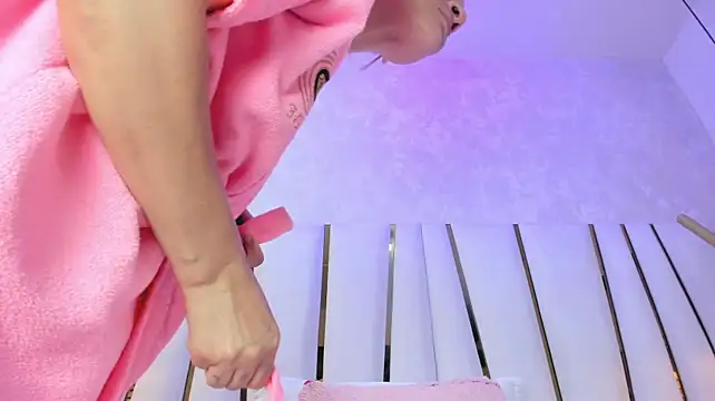 violet_gray_ webcam