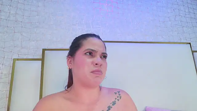 hillary_uckerman_ webcam