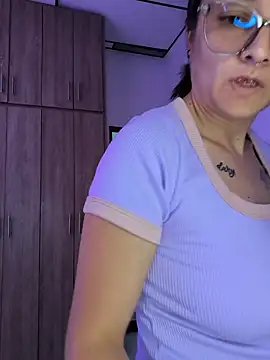 Coralinne__ webcam