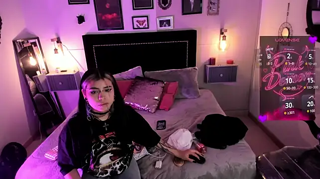 pinkk_deemon webcam