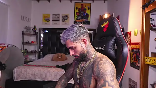 logan_hugh8 webcam
