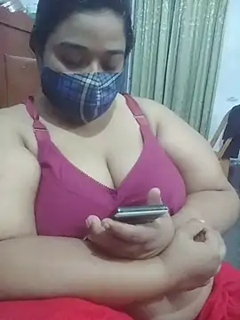 momo_loves webcam