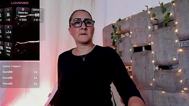 KyleDoom_ webcam