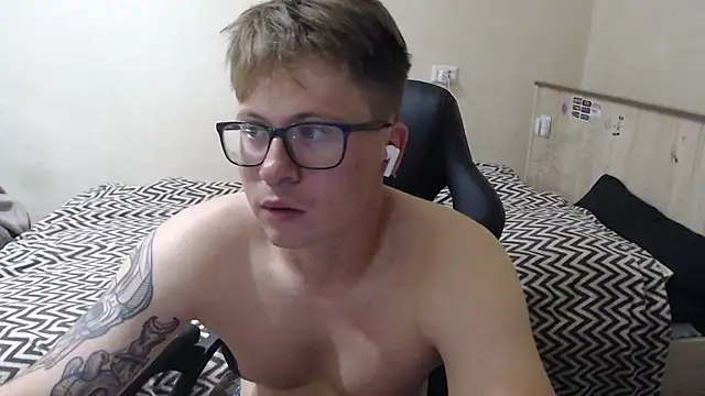 Maxxxgayboy webcam