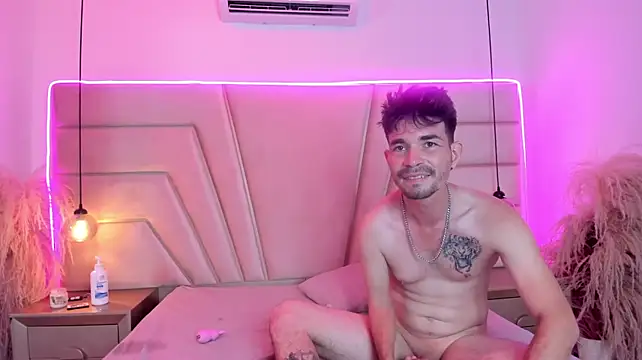 Luna_and_Axell webcam