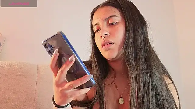 elenna_salvatoree webcam