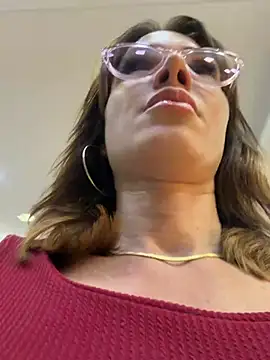 Irresistible37 webcam