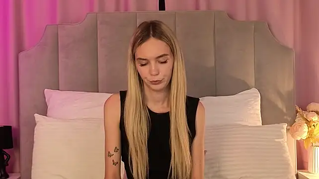 NikkiRyx webcam