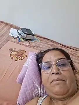 Priya-696 webcam