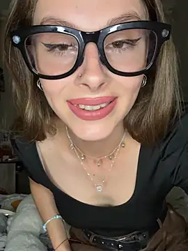 Shy_Little_Mia webcam
